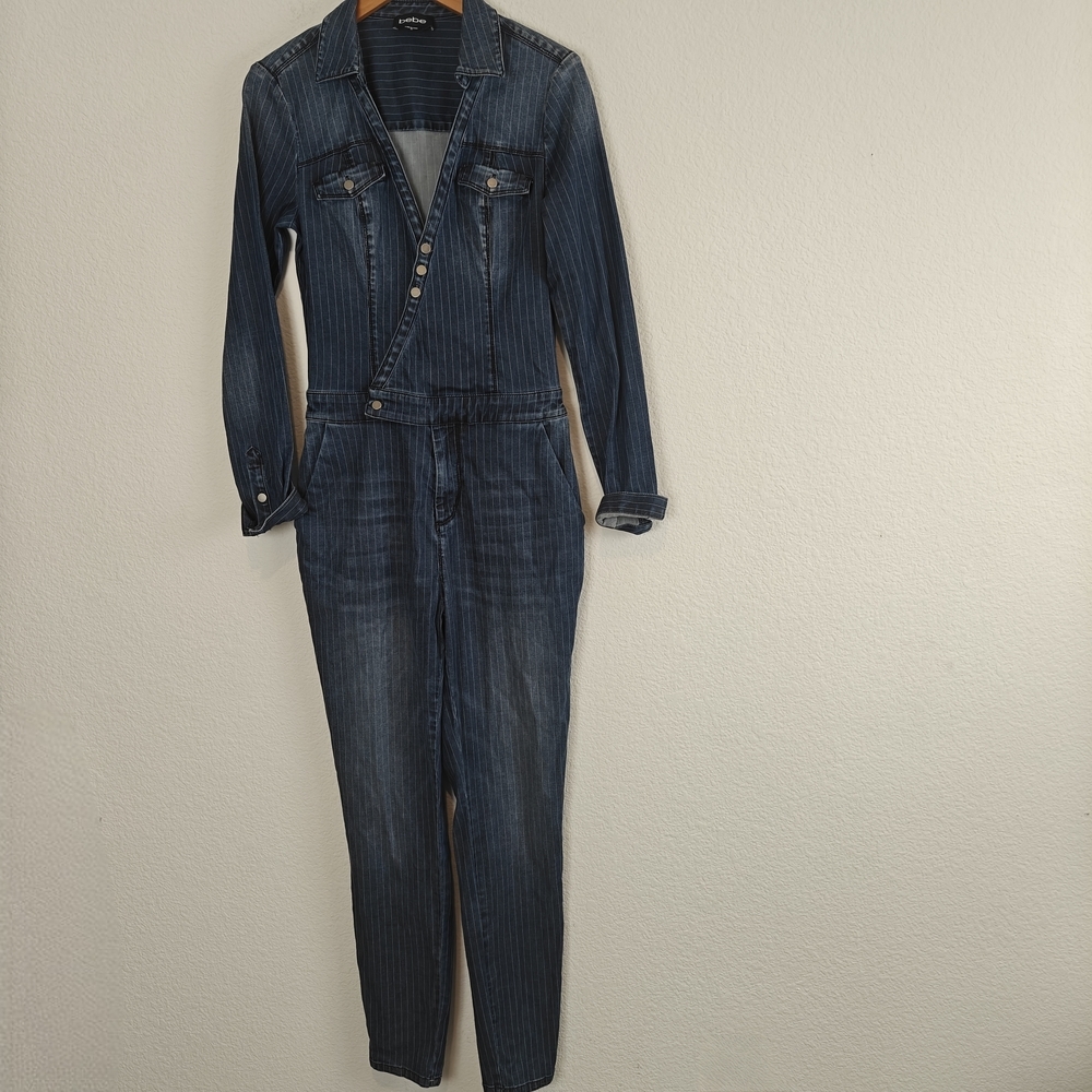 Bebe Denim Pinstripe Jumpsuit Sz 28 (US 6) V-Neck Button Chic Utility One-piece - Picture 2 of 16